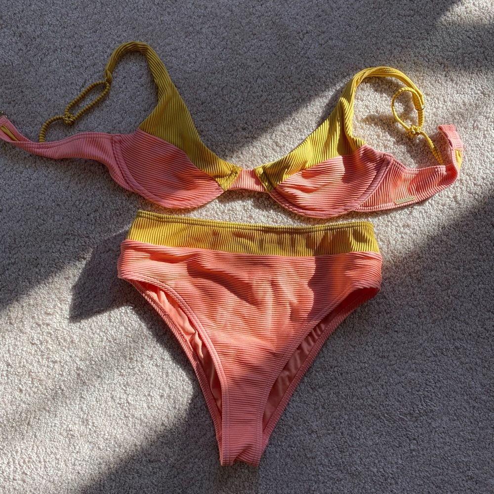 Billabong Bikini. Worn once. Great condition.